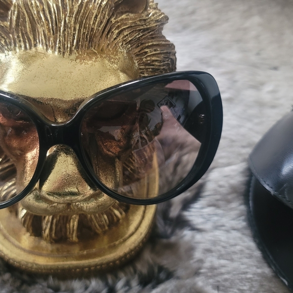 Vintage Gucci Sunglasses with case & cleaning cloth. - Picture 5 of 9